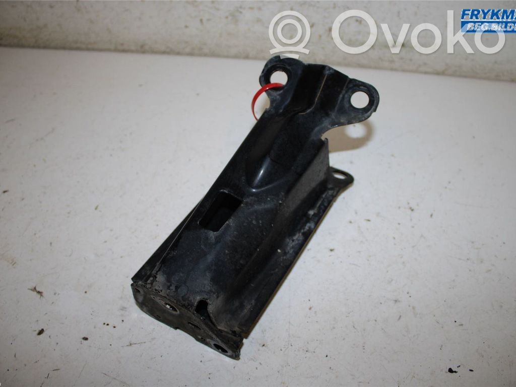 Volvo V70 Radiator support slam panel bracket 