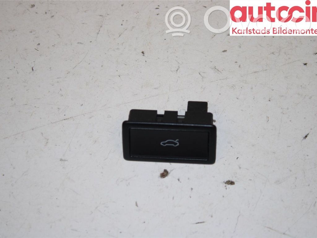 Volkswagen PASSAT B8 Tailgate/boot open switch button 