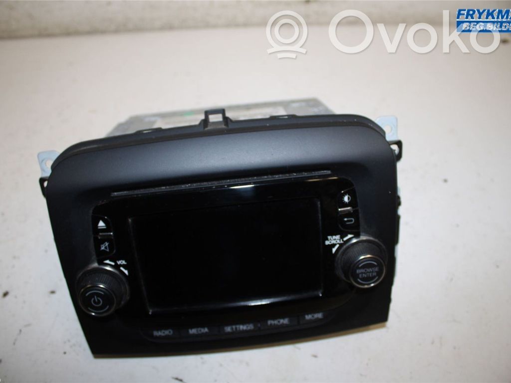 Fiat 500L Radio/CD/DVD/GPS head unit 