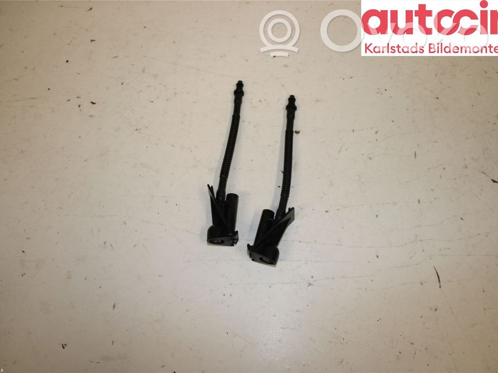Ford Focus Windshield washer spray nozzle 