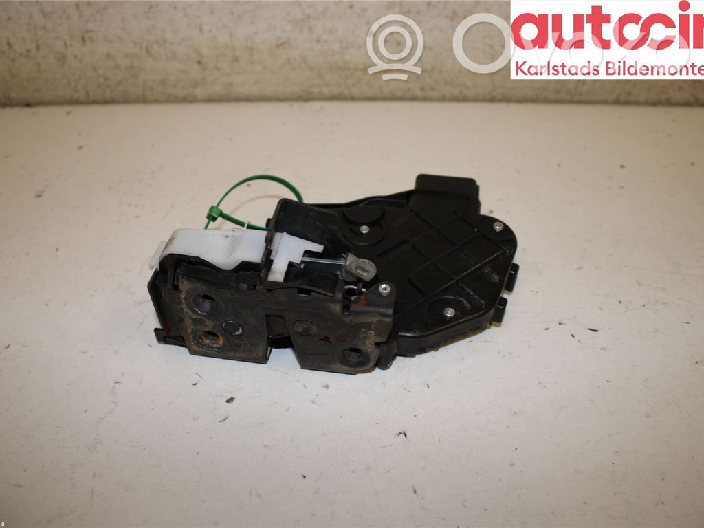 Volvo V50 Front door lock 