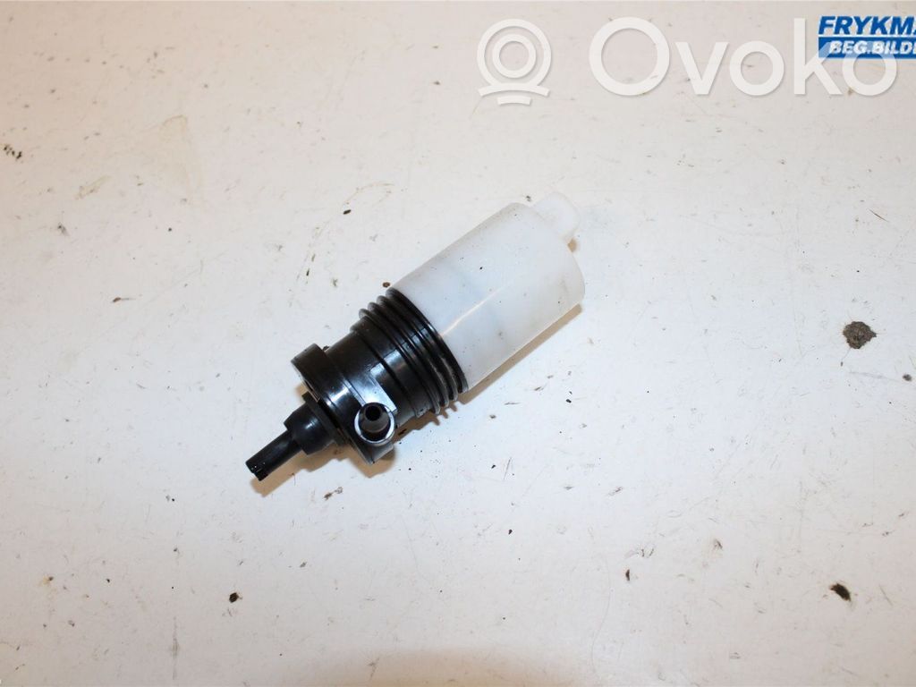 Volvo XC60 Headlight washer pump 