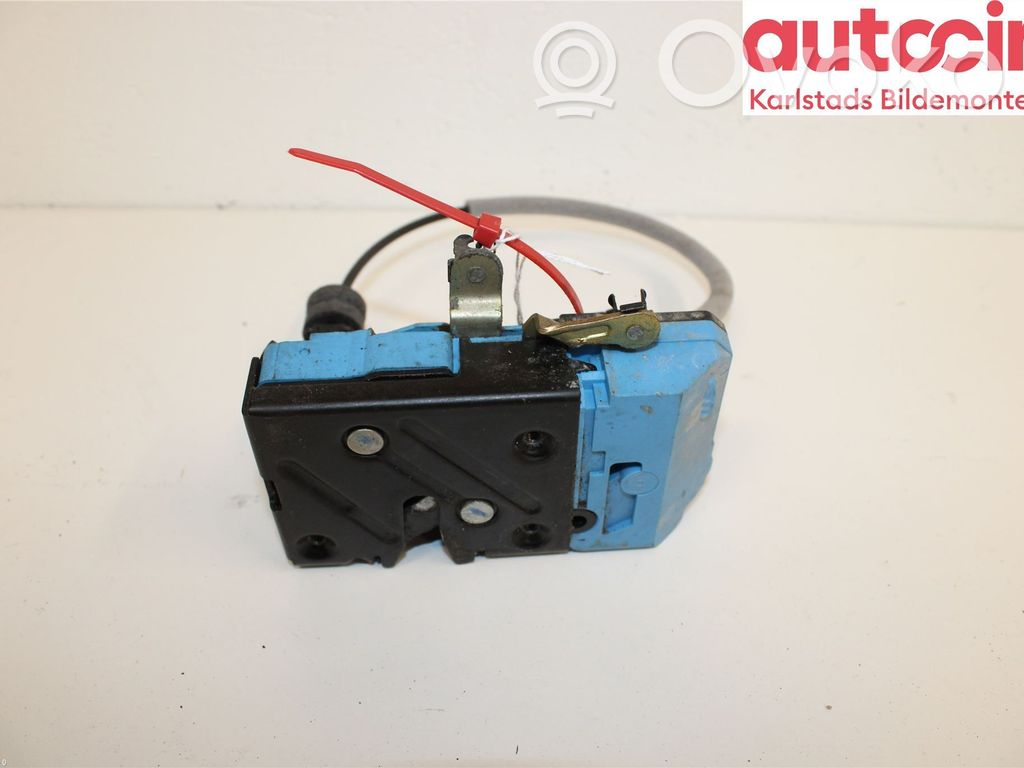 Volvo XC70 Front door lock 