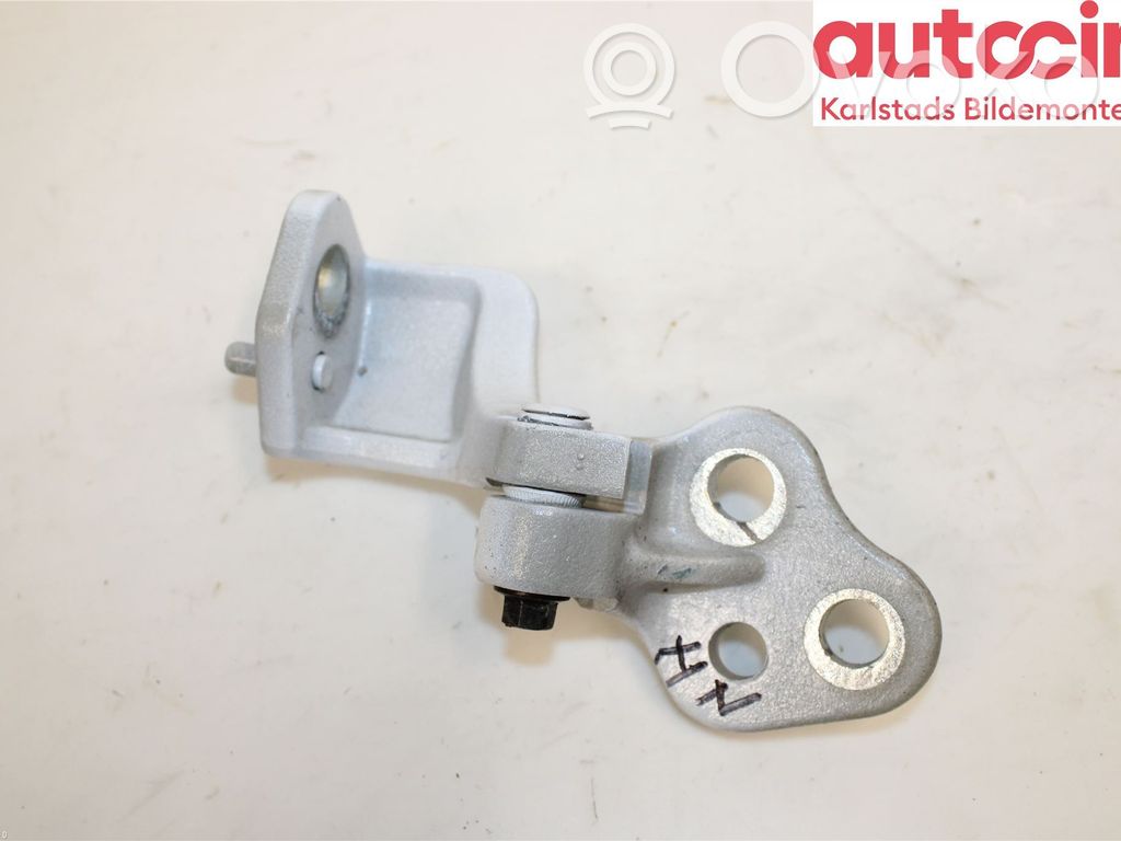 Front door lower hinge   2415776