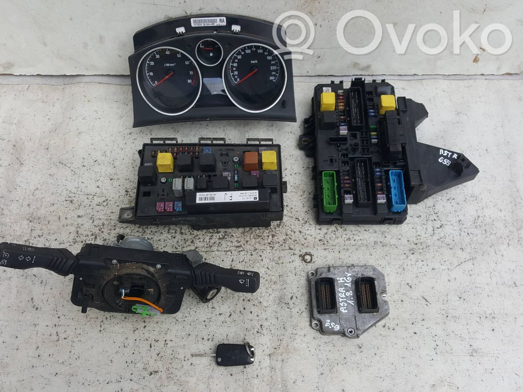 Opel Astra H Engine control unit/module 