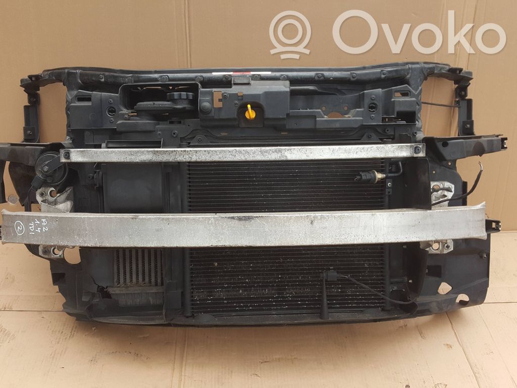 Audi A2 Pas przedni 