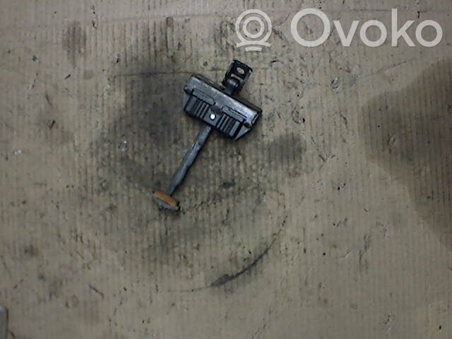 BMW 5 E60 E61 Etuoven pidätin 