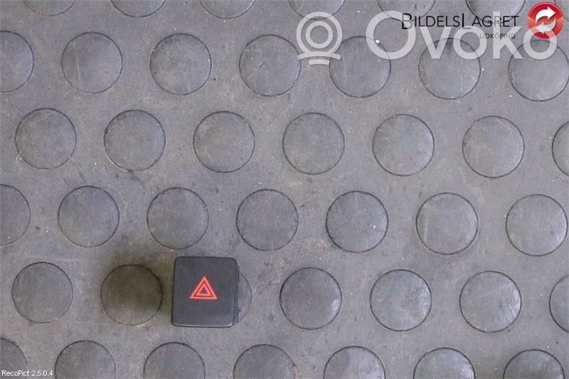 Nissan Qashqai Przycisk świateł awaryjnych 