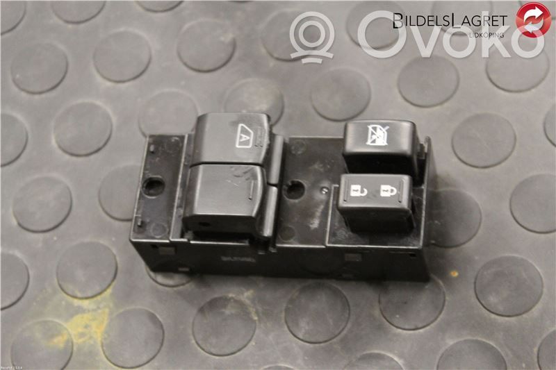 Nissan Note (E12) Electric window control switch 