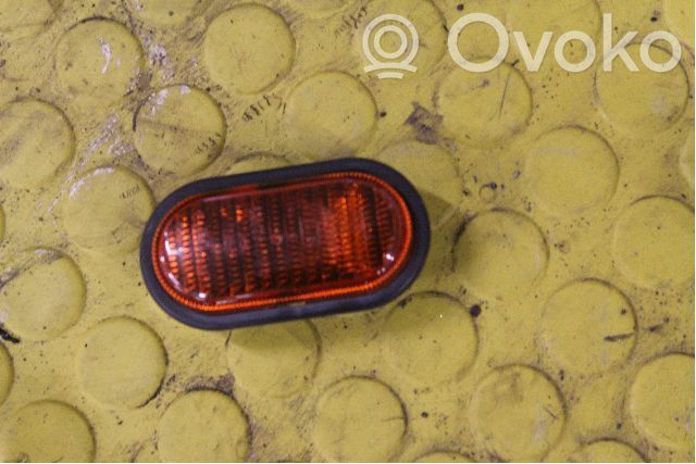 Opel Vivaro Kierunkowskaz błotnika przedniego 