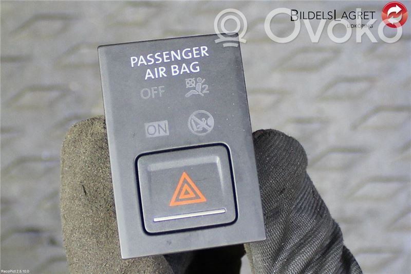 Volkswagen Golf VII Botón interruptor de luz de peligro 
