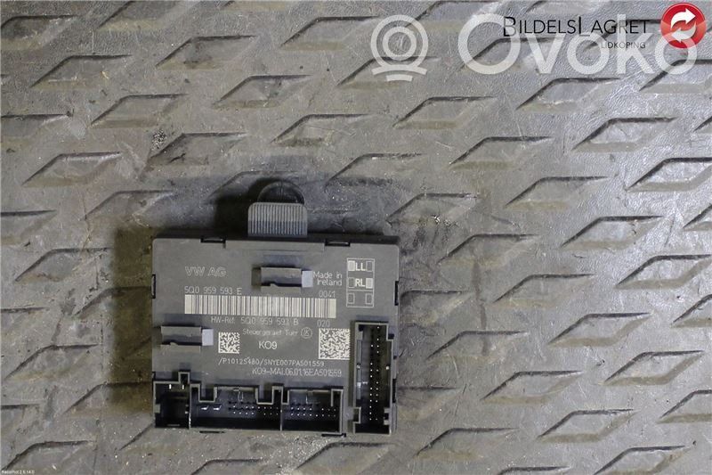 Volkswagen PASSAT B8 Unidad de control/módulo de la puerta 