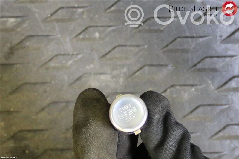 Volkswagen PASSAT B8 Moottorin start-stop-painike/kytkin 