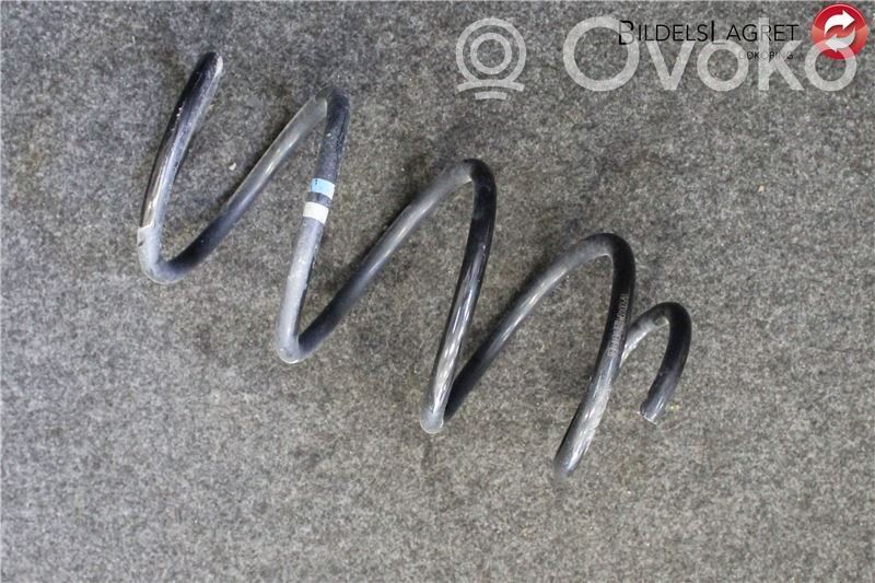 Volkswagen Golf VII Sprężyna przednia 