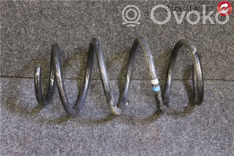 Volkswagen Golf VII Sprężyna przednia 