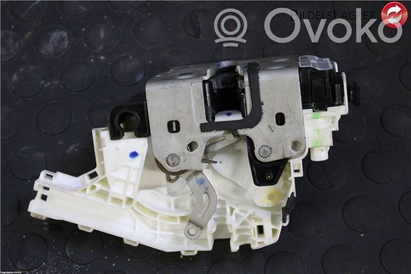 Fiat Freemont Front door lock 