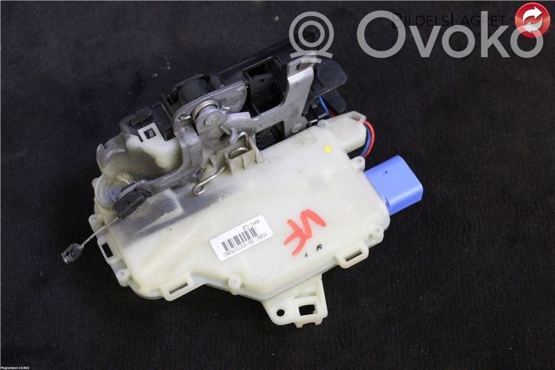 Volkswagen Transporter - Caravelle T5 Zamek drzwi przednich 