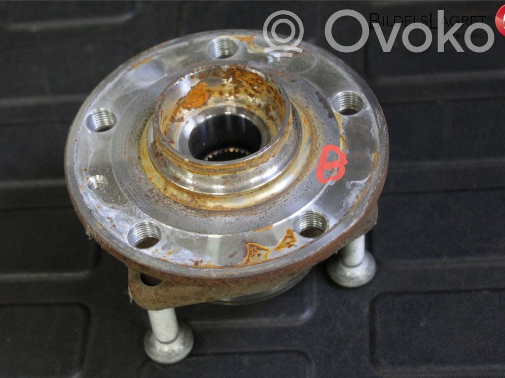 Piasta z łożyskiem koła tylnego   8V0598625C