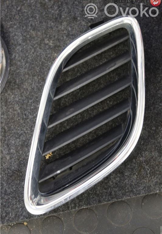 Saab 9-5 Etupuskurin alempi jäähdytinsäleikkö 