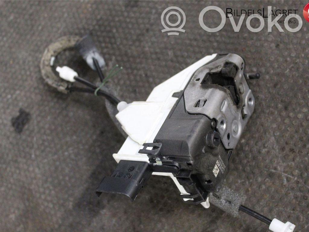 Citroen Berlingo Front door lock 