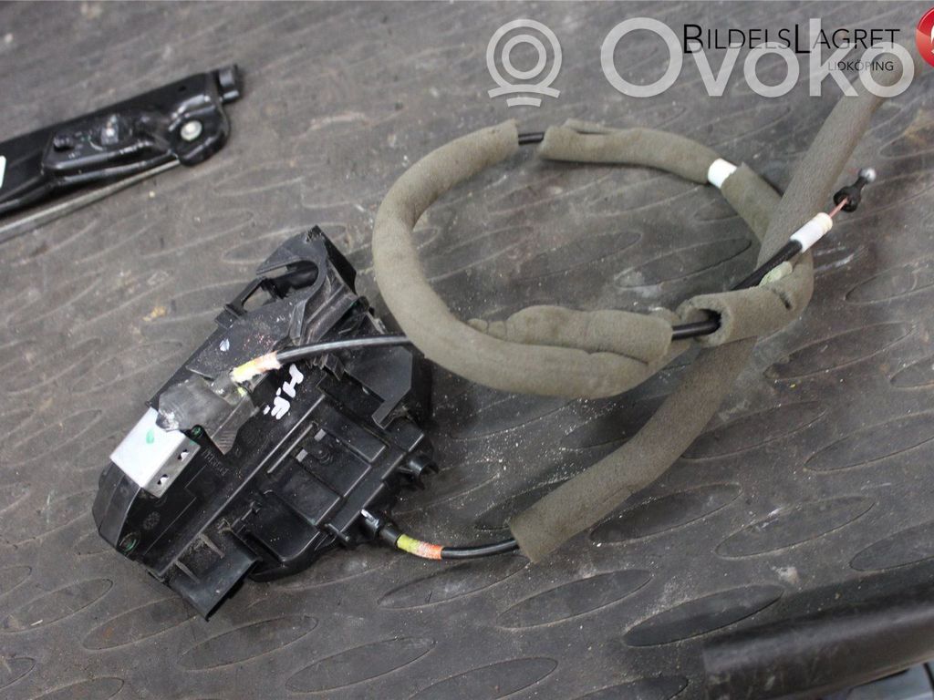 Nissan Qashqai Front door lock 