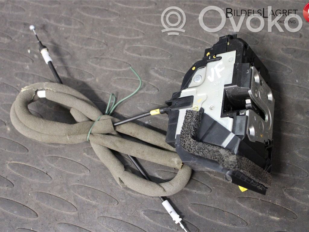 Nissan Qashqai Front door lock 
