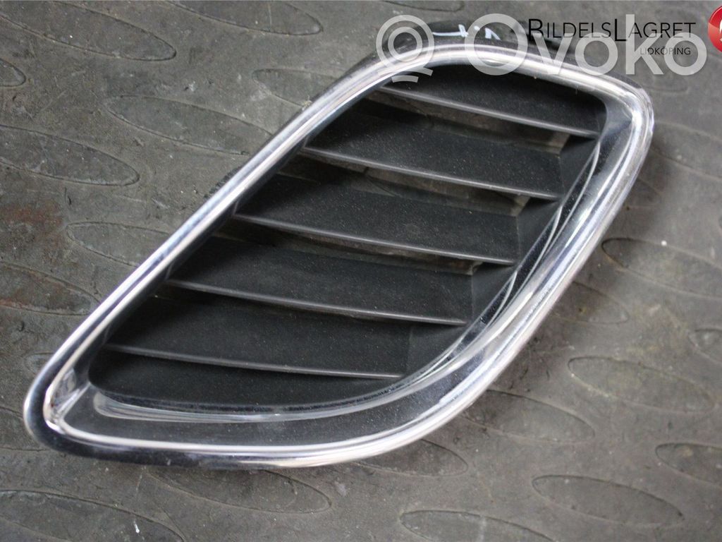 Saab 9-5 Etupuskurin alempi jäähdytinsäleikkö 