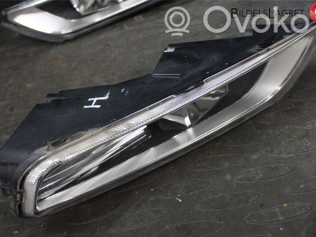 Volkswagen PASSAT B7 Światło przeciwmgłowe przednie 