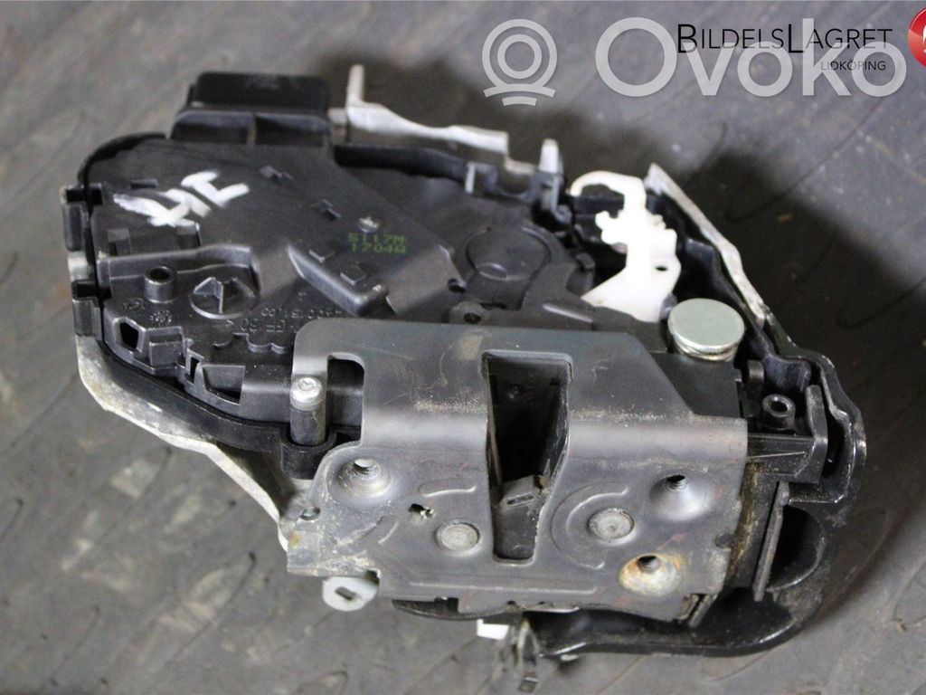Volvo V50 Front door lock 