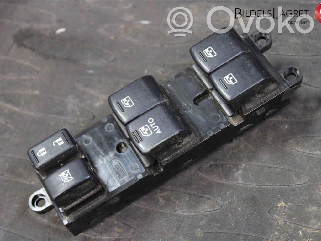 Subaru Outback Electric window control switch 
