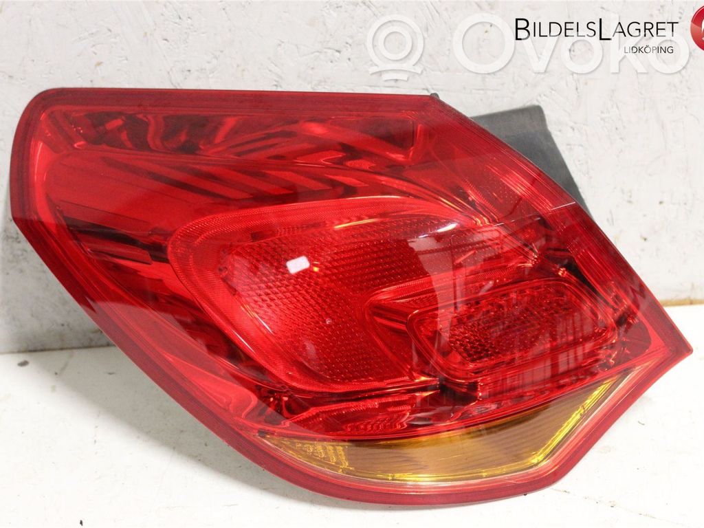 Opel Astra J Lampa tylna 
