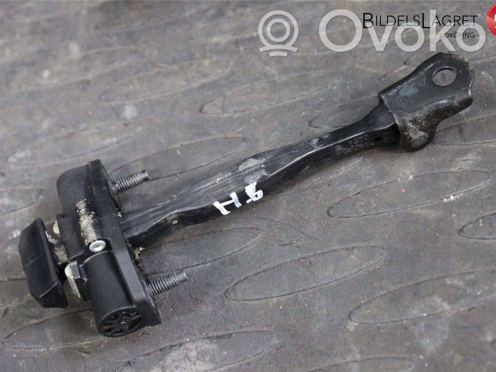 Opel Astra K Takaoven pidätin 