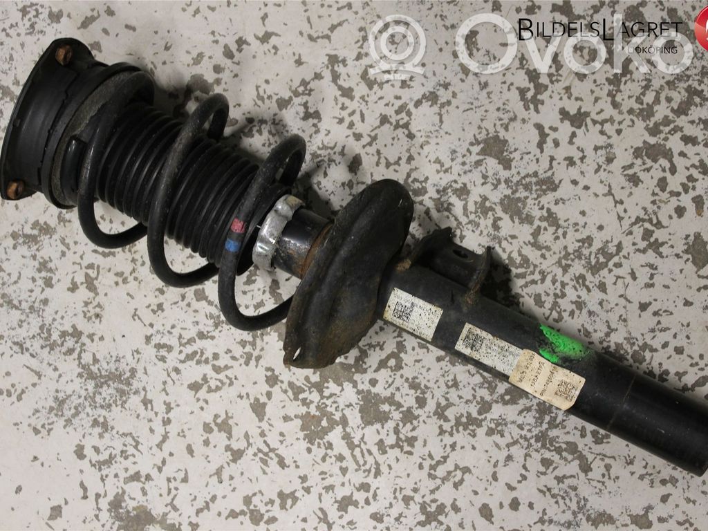 Volkswagen Golf VIII Amortyzator osi przedniej ze sprężyną 