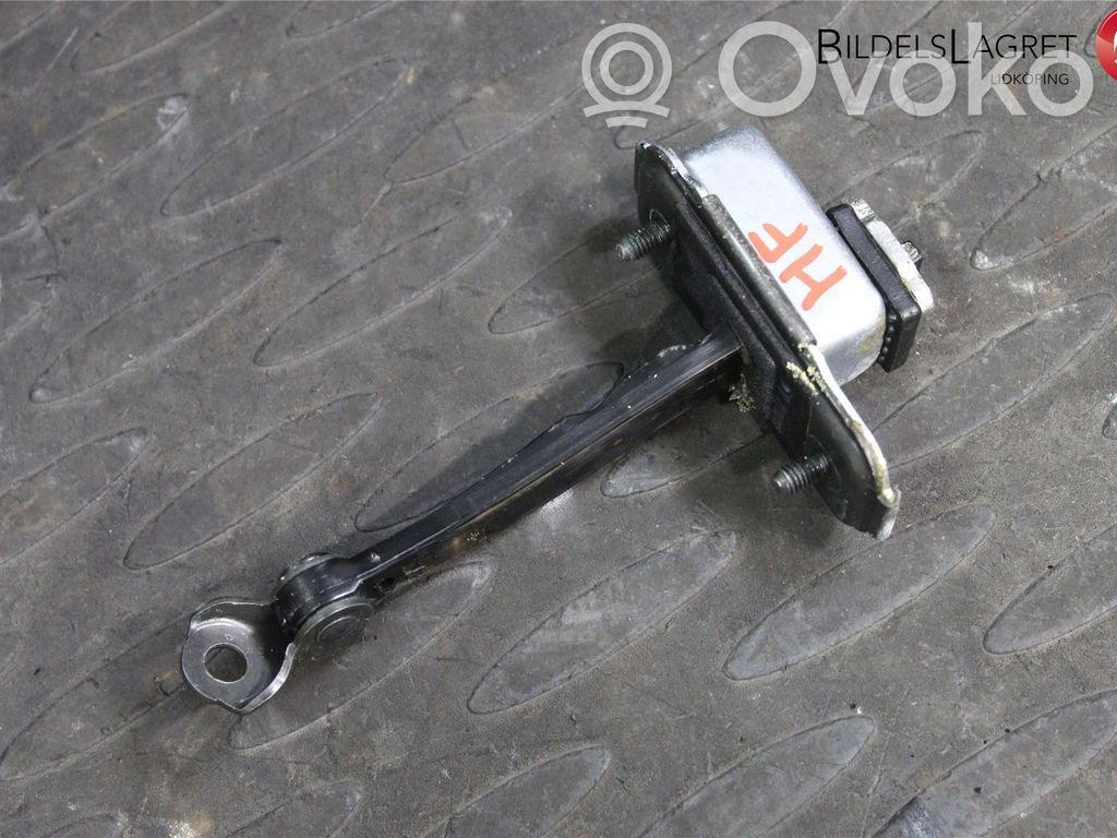 KIA Ceed Etuoven pidätin 