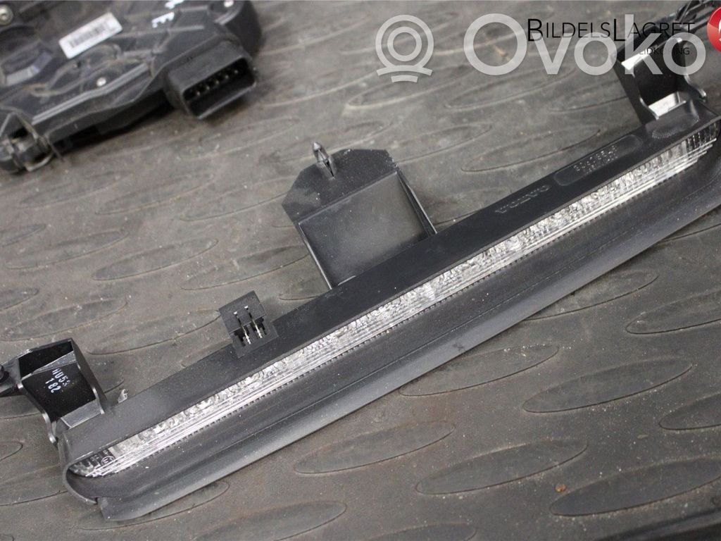 Volvo V70 Third/center stoplight 