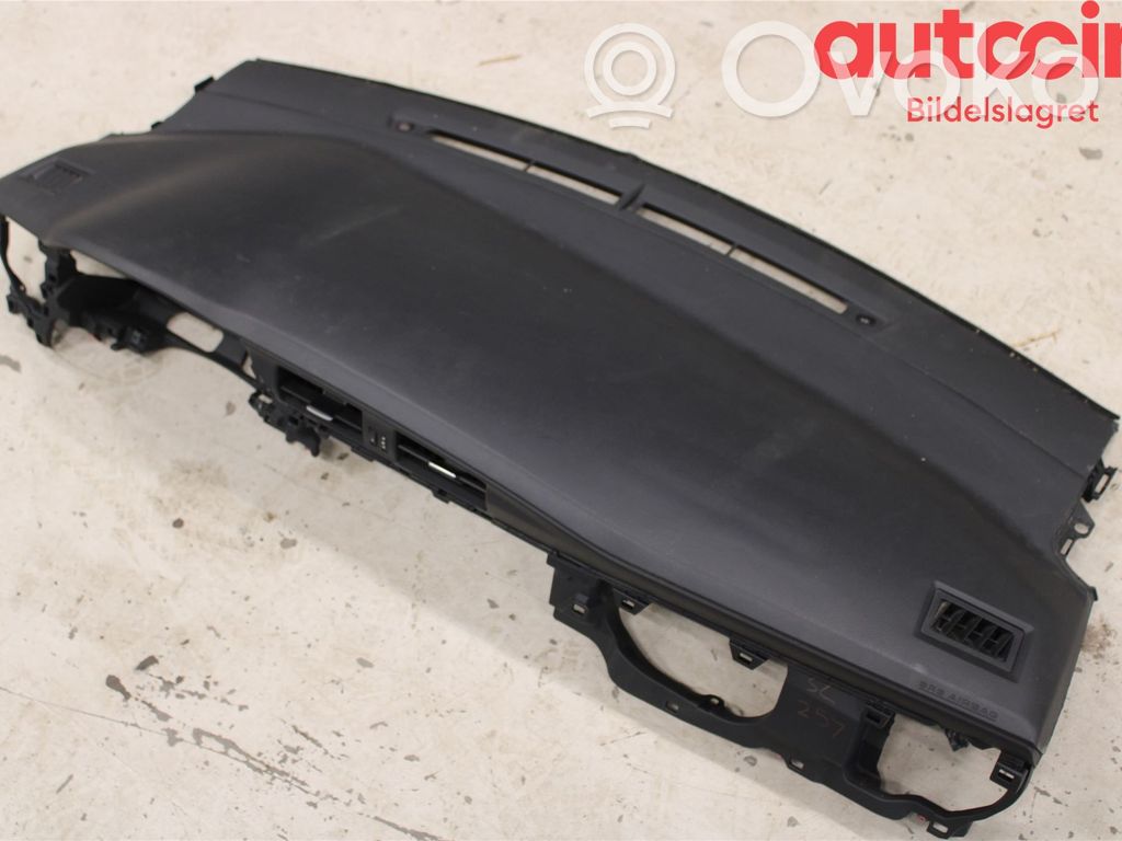 Toyota Auris E180 Panelė 