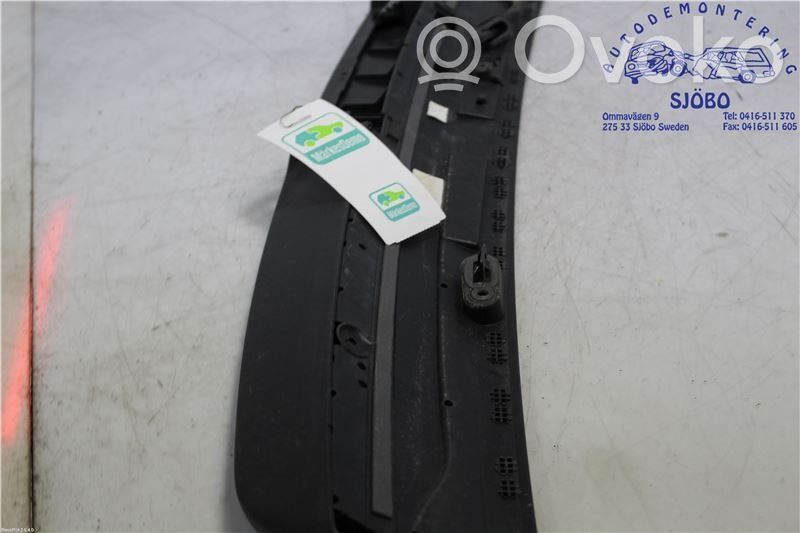 Tailgate/trunk spoiler   1563374