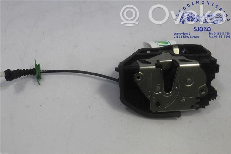Aizmugurē slēdzene   51227202147,7167075