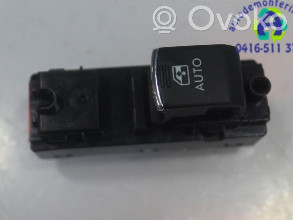 Electric window control switch   83071AL080