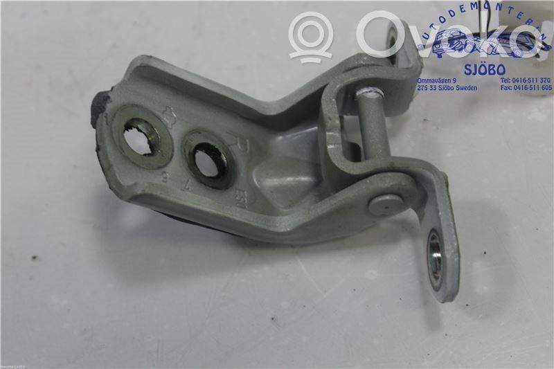 Nissan Qashqai Front door upper hinge 