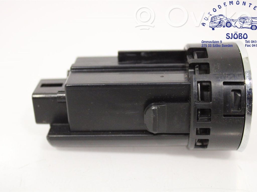 Toyota RAV 4 (XA40) Engine start stop button switch 