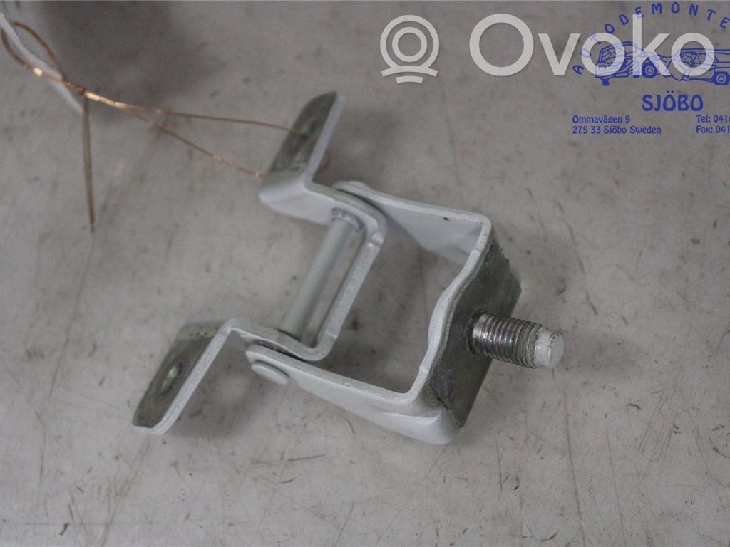 Tailgate/trunk/boot hinge   797701J000