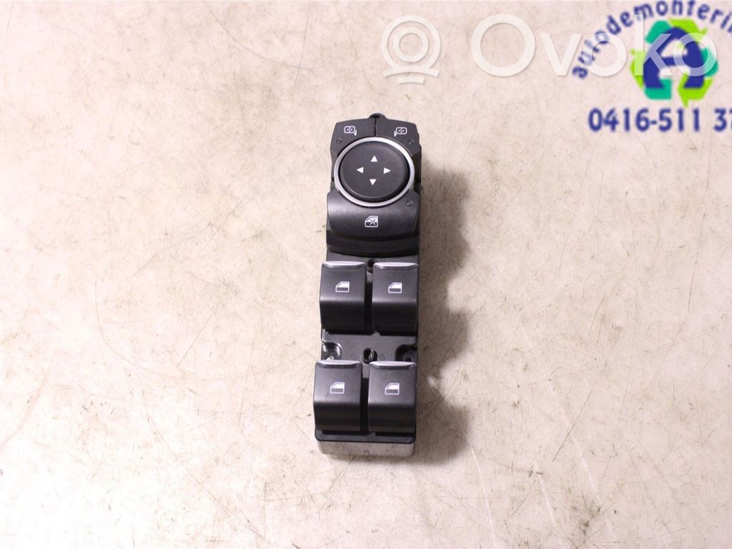 Ford Fiesta Przyciski szyb 