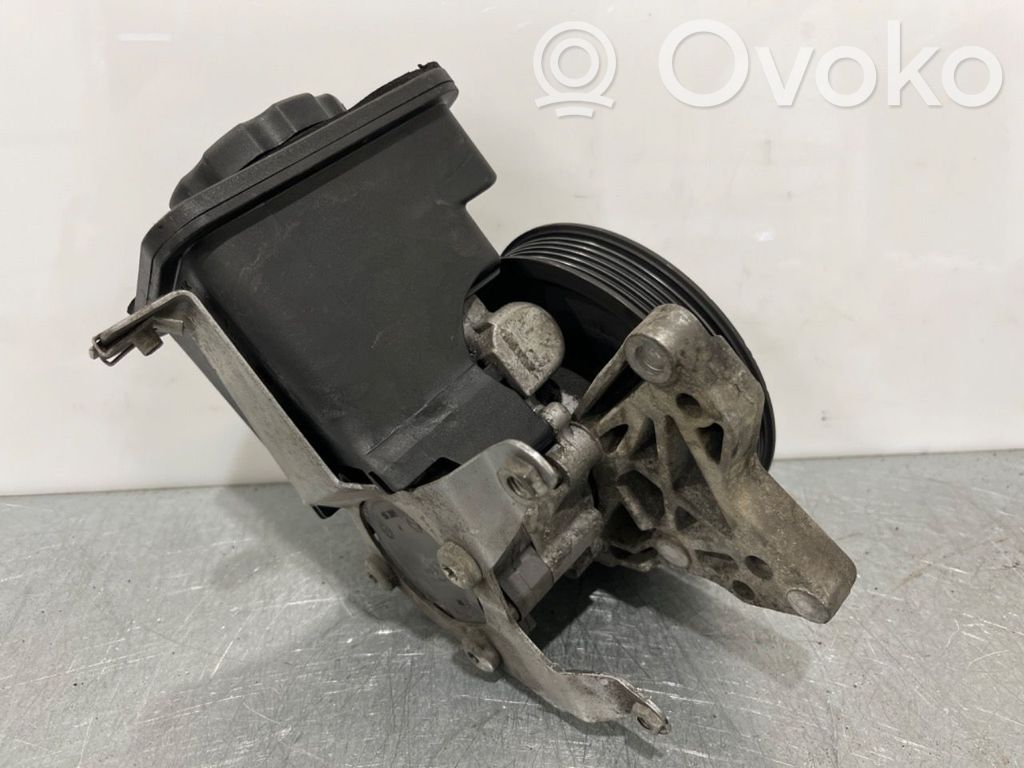 BMW 5 E60 E61 Ohjaustehostimen pumppu 