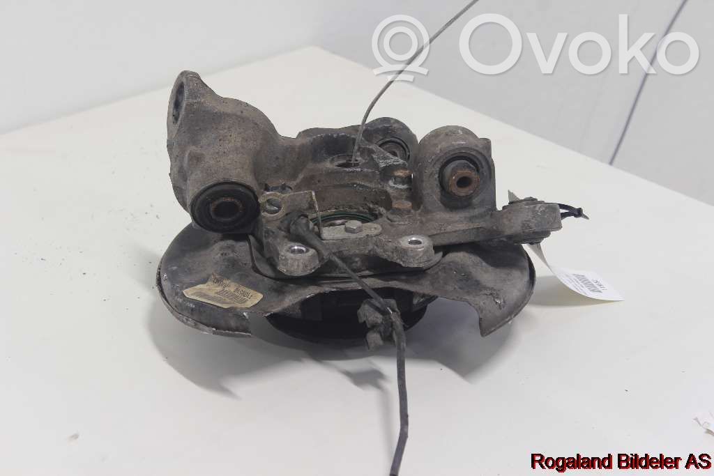 Volvo V70 Zwrotnica koła tylnego 