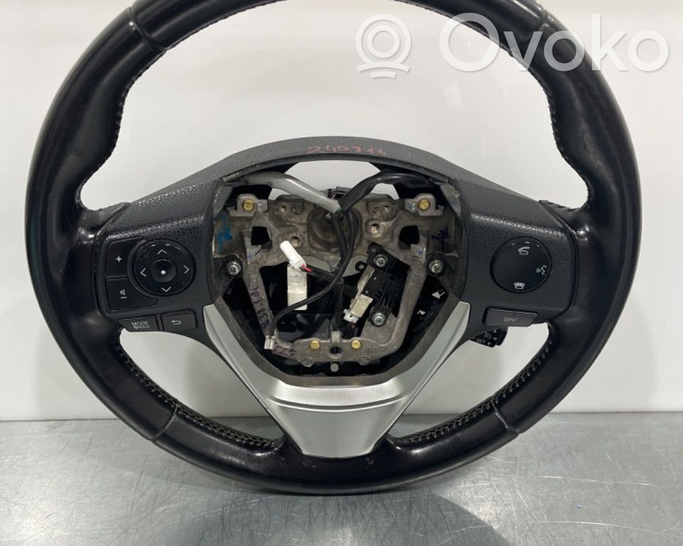 Toyota Auris E180 Ohjauspyörä 