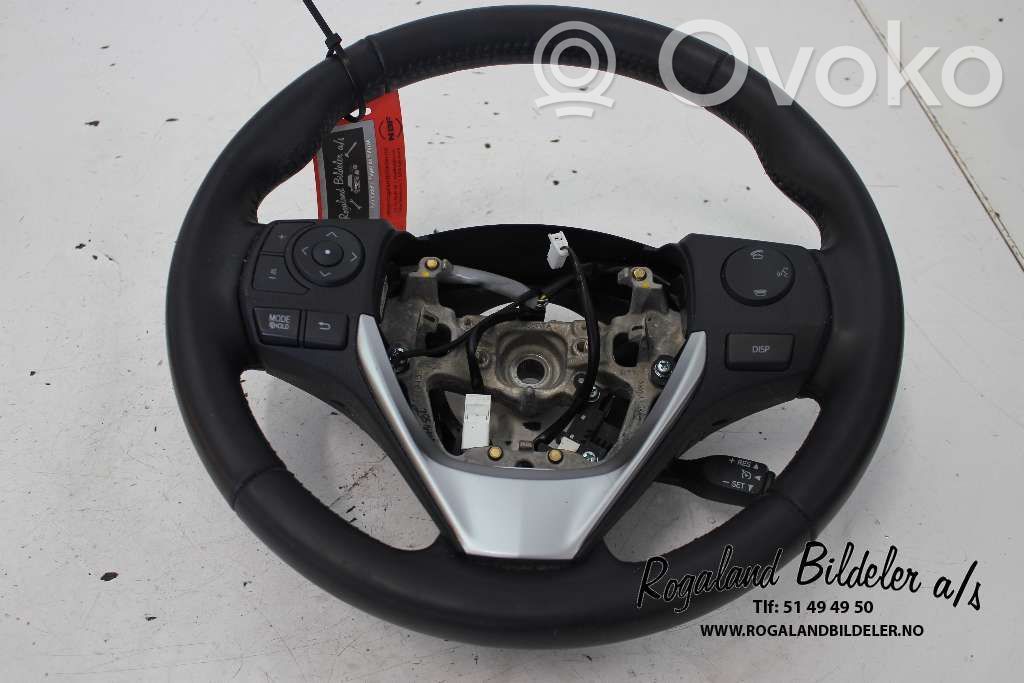 Toyota Auris E180 Ohjauspyörä 