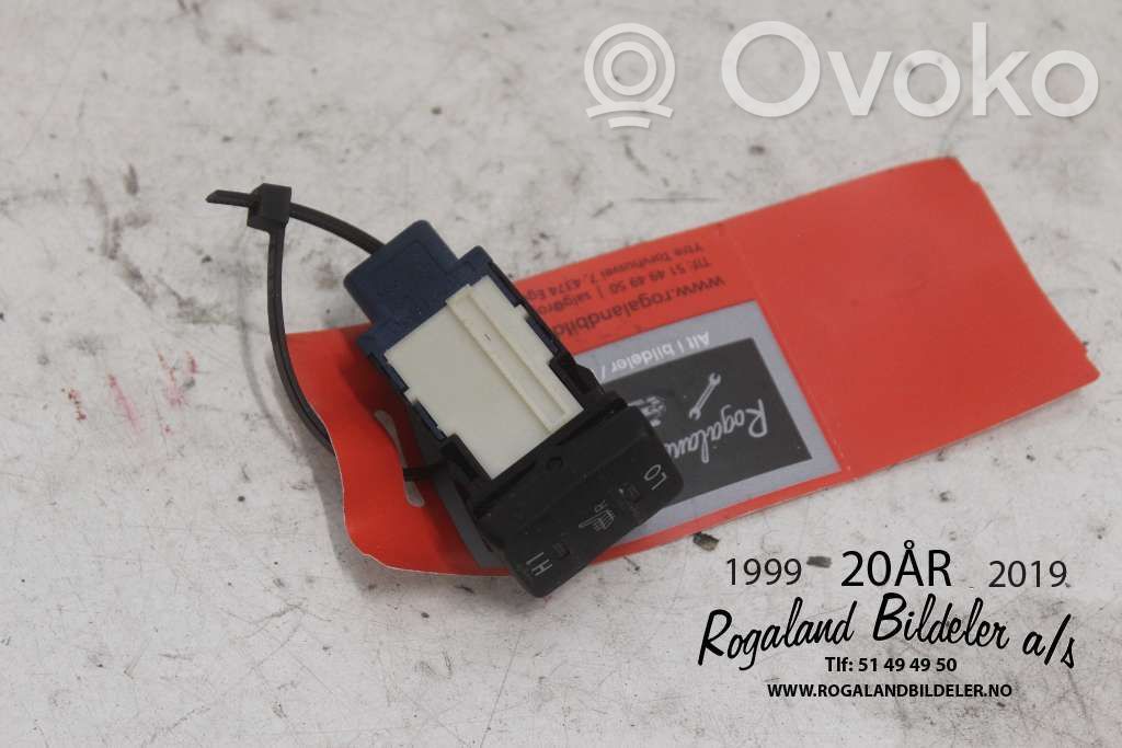 Toyota Auris E180 Comutator încălzire scaune 