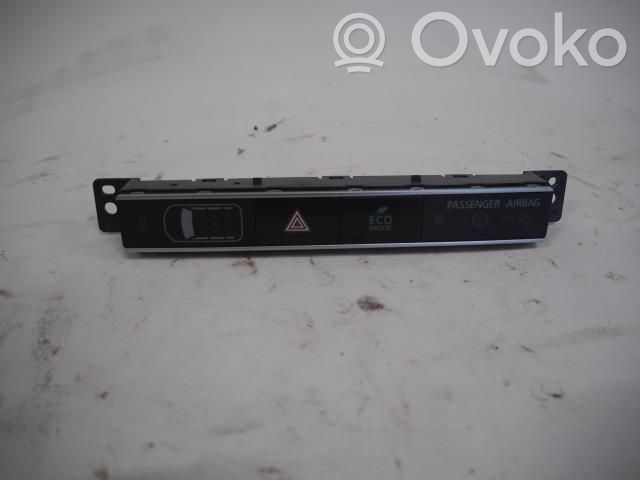 Mitsubishi Outlander Hazard light switch 