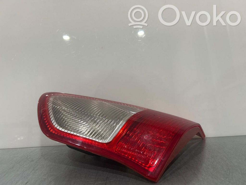 Mitsubishi Lancer VIII Galinis žibintas kėbule 